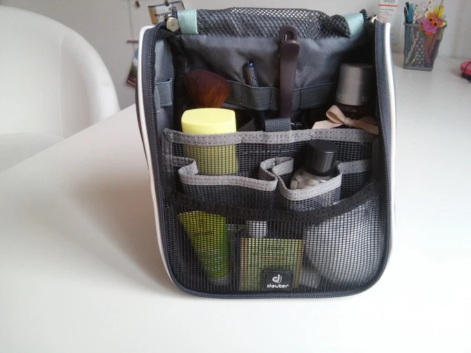 Aufhängbarer Kulturbeutel mit Fächern Deuter Wash Center