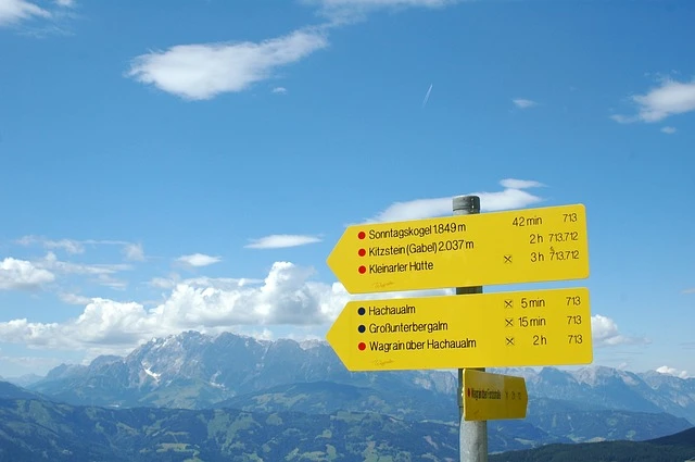 Wanderwegmarkierungen im Ausland.