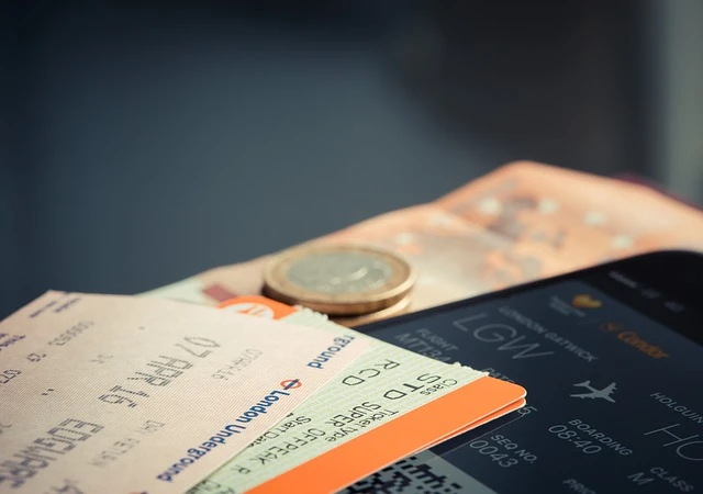 Flugticket als Geschenk.