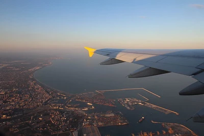 Blick aus dem Flugzeug und günstige Flüge.