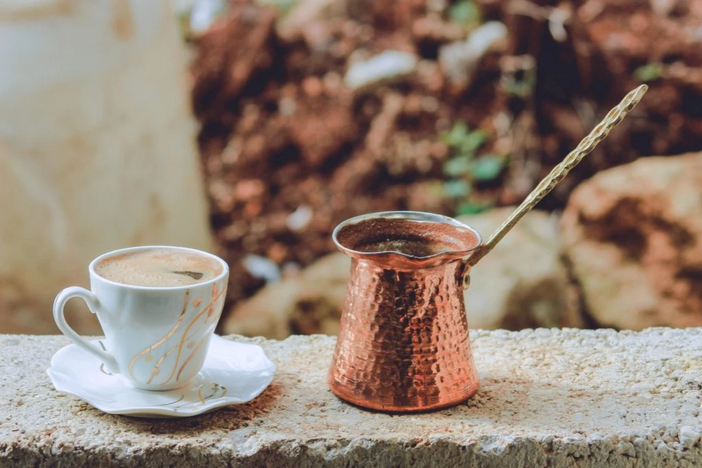 türkischer Kaffee aus der Džezva