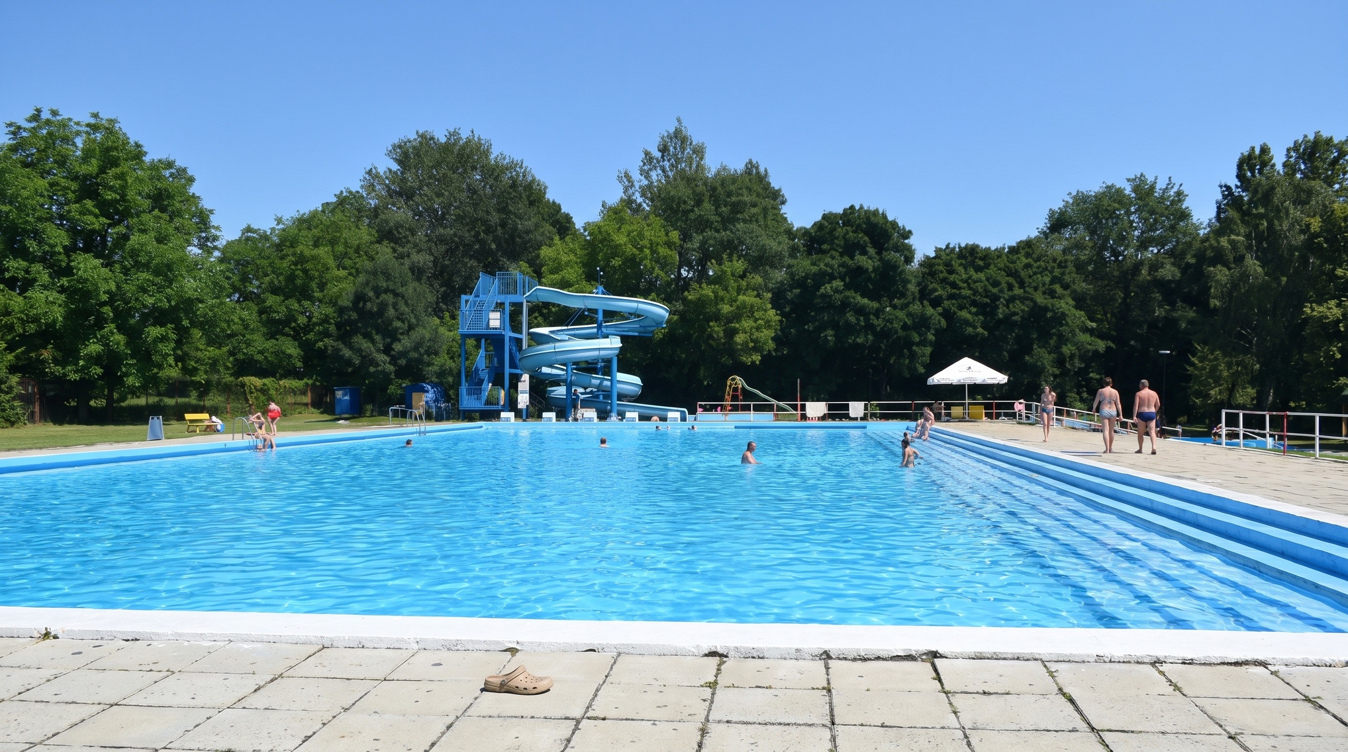 Schwimmbad mit Rutsche im Camp Strážnice