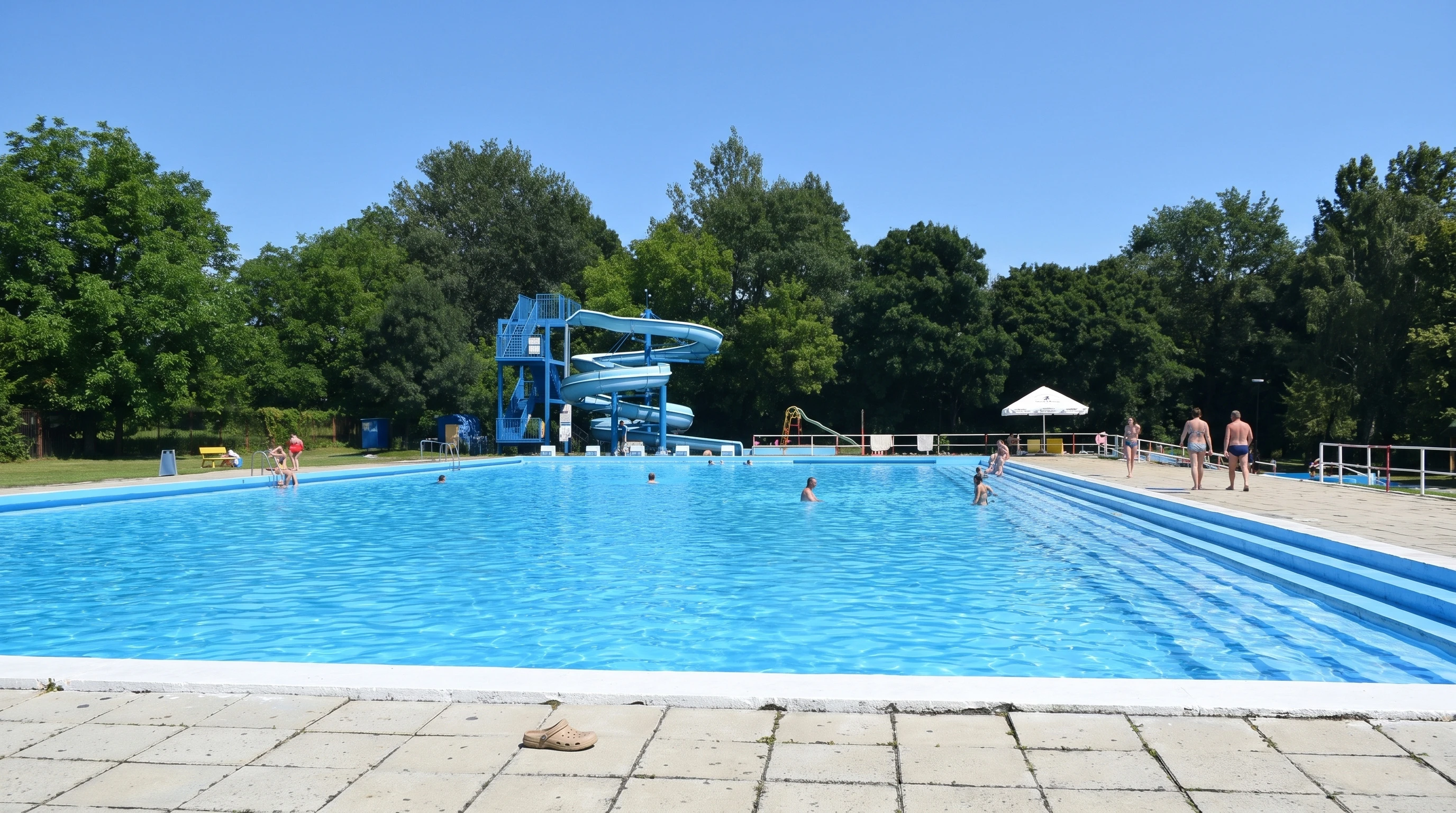 Schwimmbad mit Rutsche im Camp Strážnice
